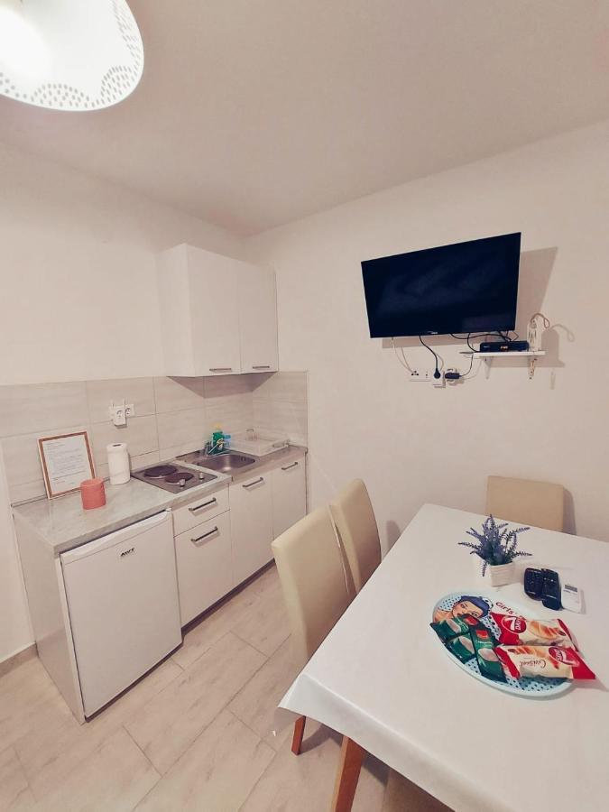 Apartmani Butigan-Tiha Luka 内乌姆 外观 照片