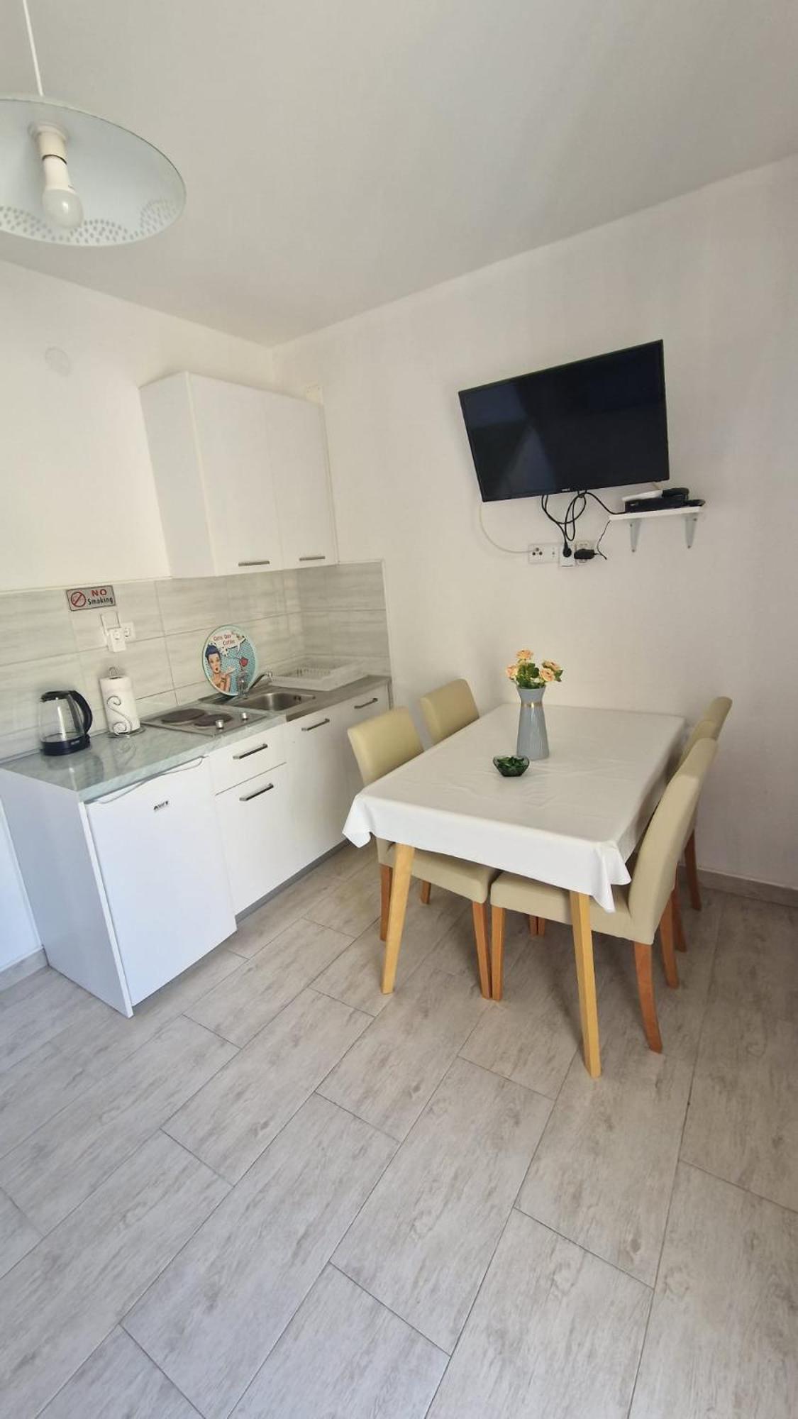 Apartmani Butigan-Tiha Luka 内乌姆 外观 照片