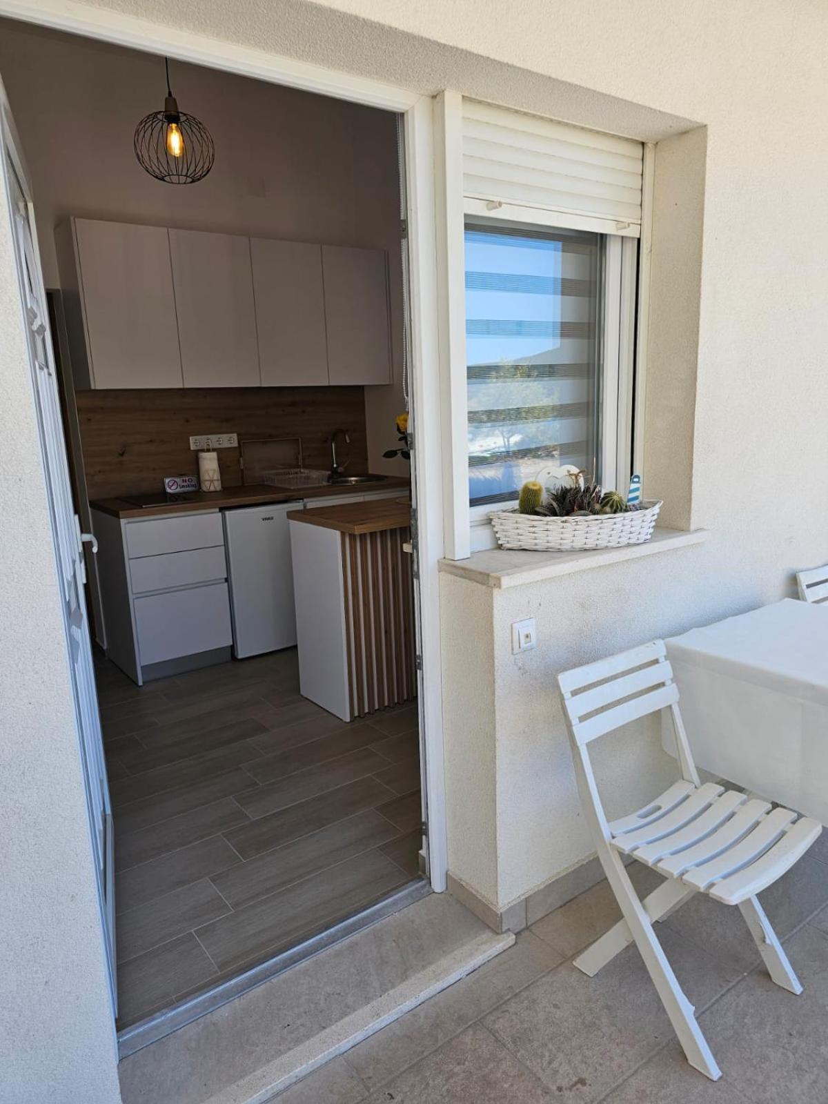 Apartmani Butigan-Tiha Luka 内乌姆 外观 照片