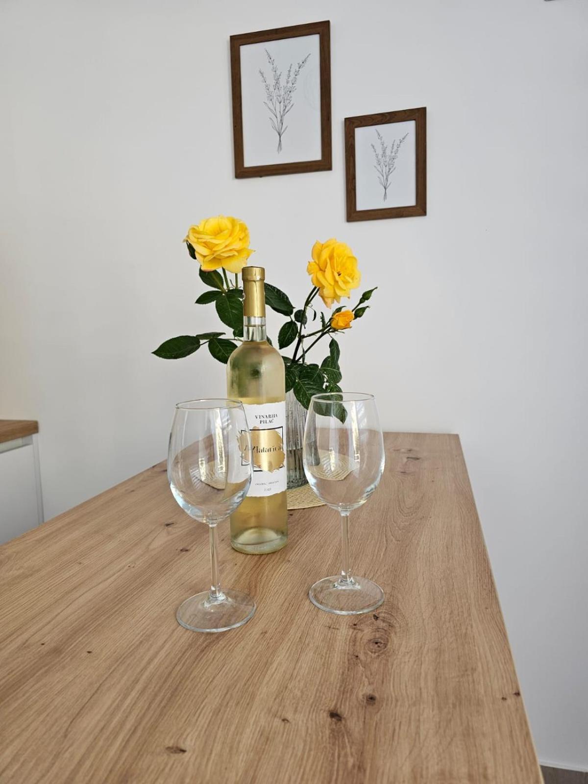 Apartmani Butigan-Tiha Luka 内乌姆 外观 照片