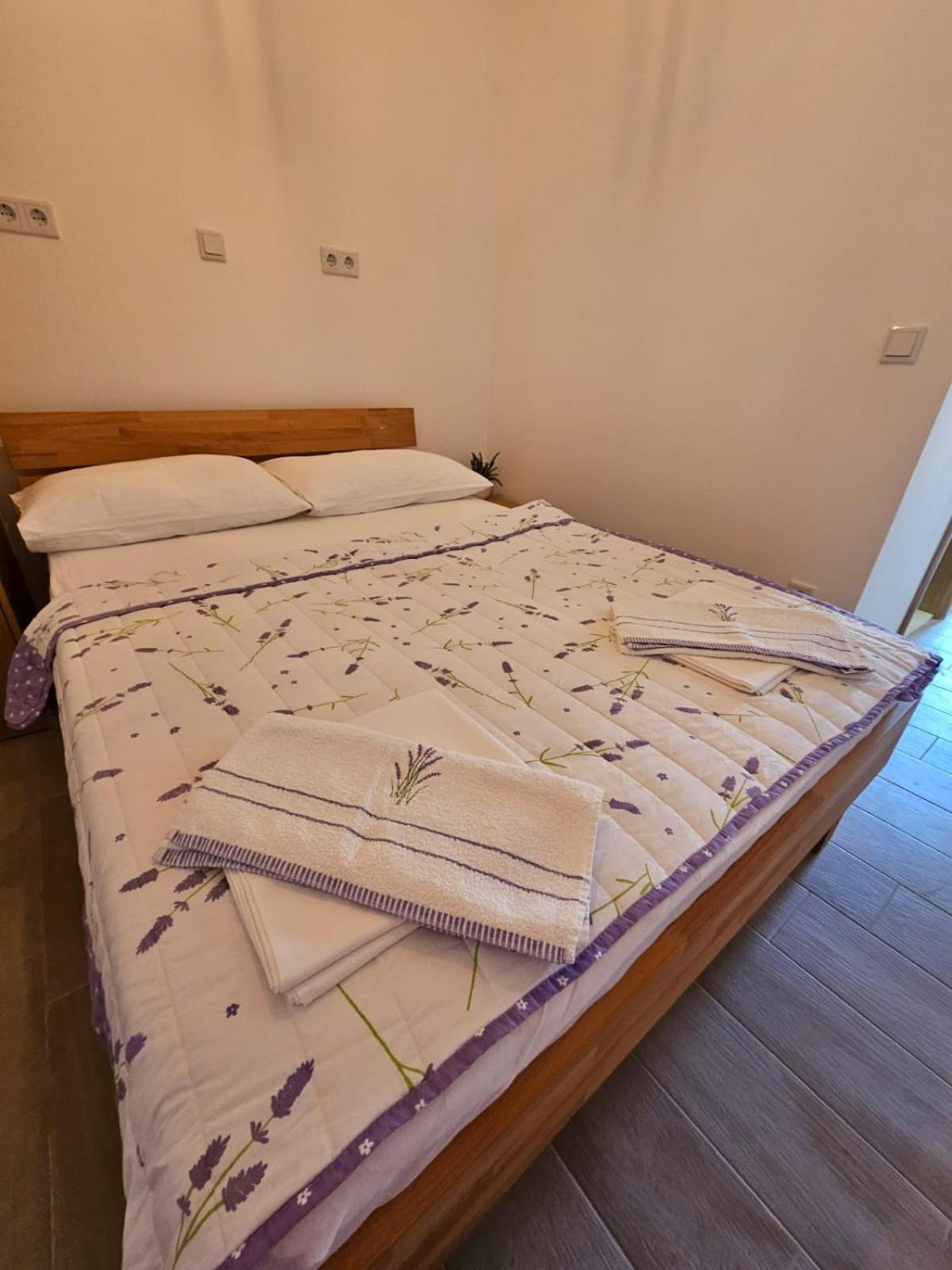 Apartmani Butigan-Tiha Luka 内乌姆 外观 照片