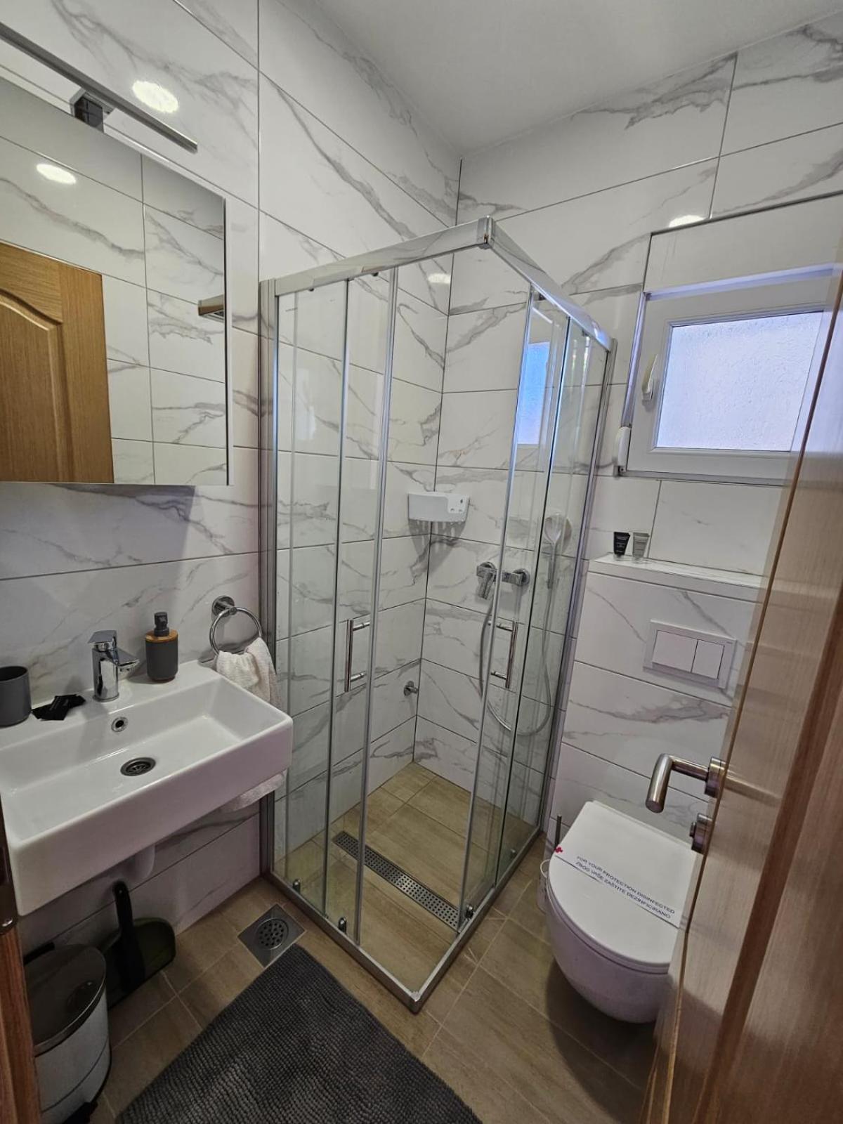 Apartmani Butigan-Tiha Luka 内乌姆 外观 照片