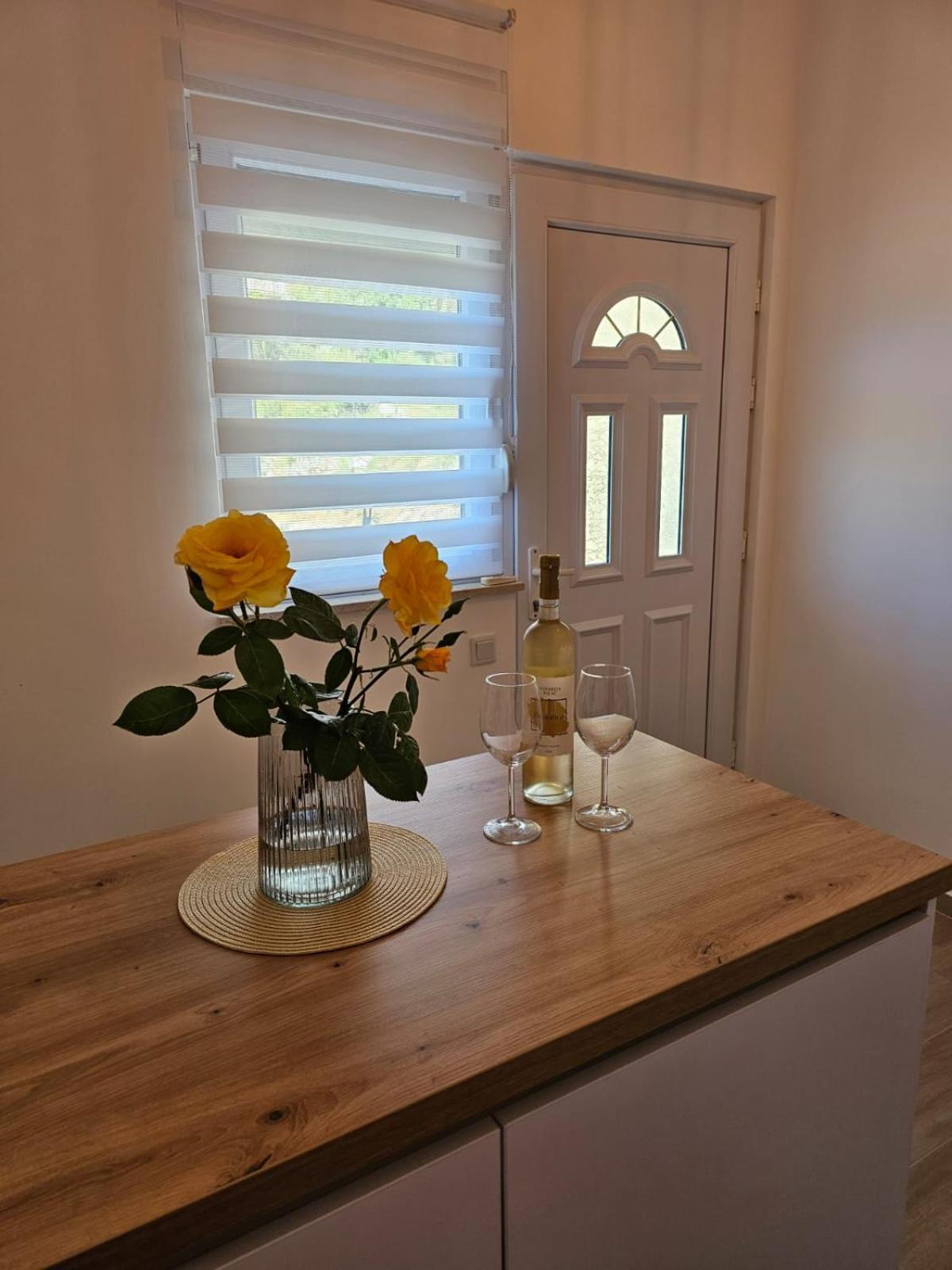 Apartmani Butigan-Tiha Luka 内乌姆 外观 照片