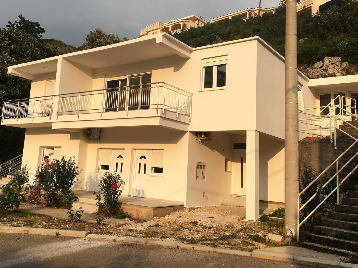 Apartmani Butigan-Tiha Luka 内乌姆 外观 照片