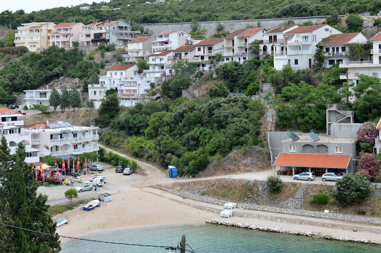 Apartmani Butigan-Tiha Luka 内乌姆 外观 照片